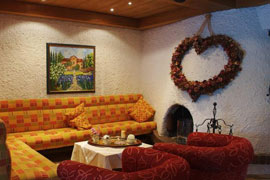 Kaminecke in Steinhausers Lobby